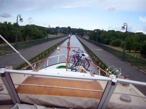 Foto: Kanalbruecke ueber den Allier bei Guetin