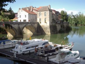 Foto: Yachthafen von Verdun sur le Doubs